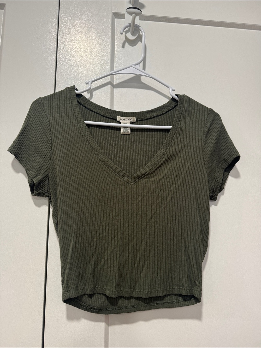 Bozzolo Olive Ribbed V-Neck Crop Tee